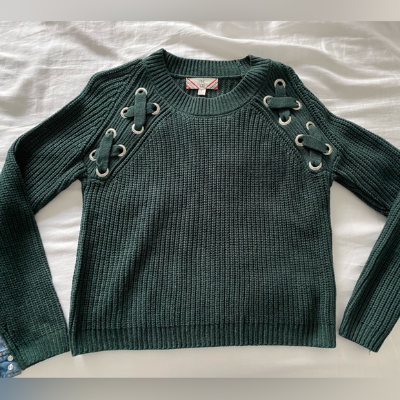 Green sweater - Picture 1 of 2